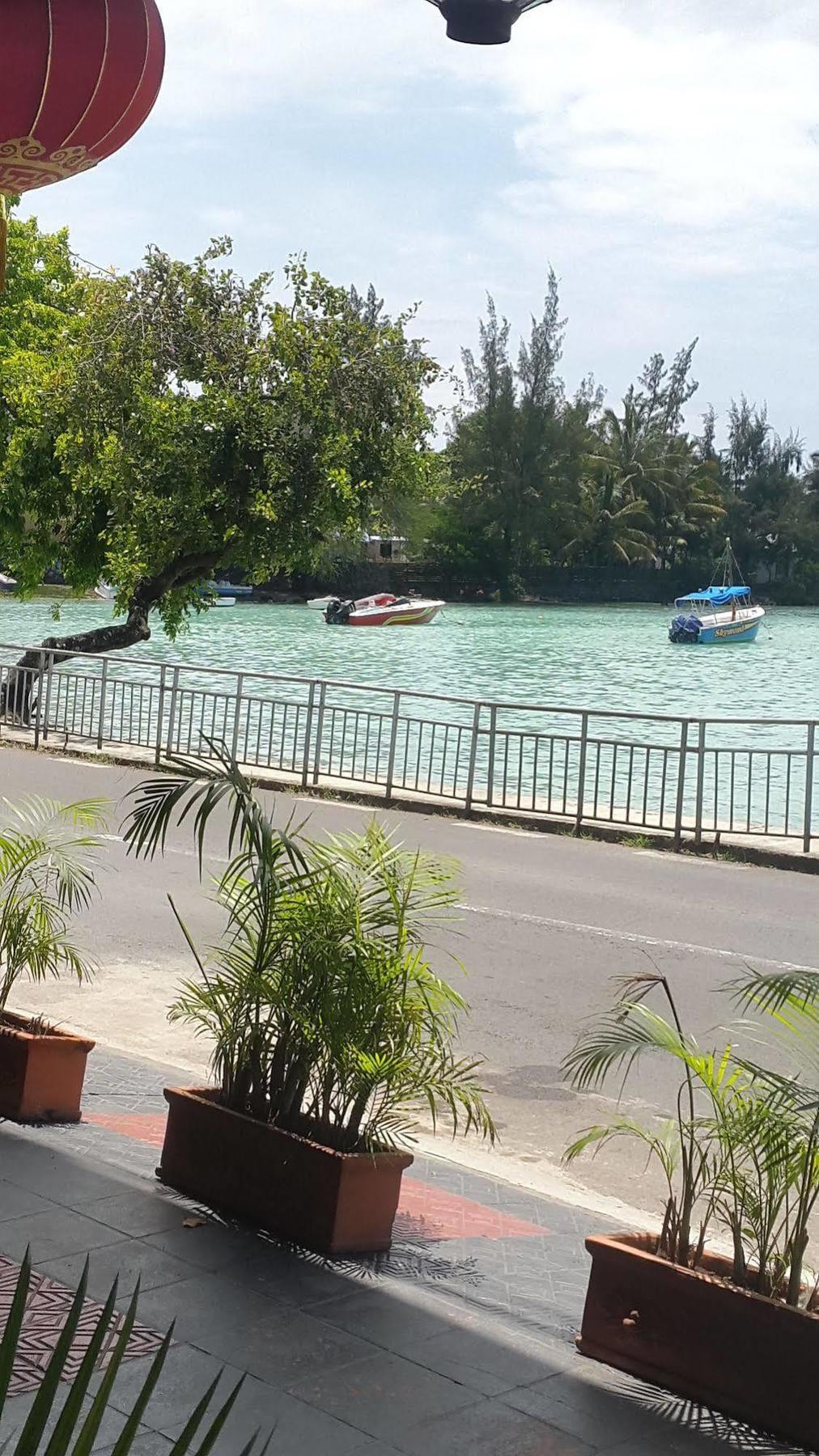 Azure Beach Seafront Hotel Mauritius Exterior foto