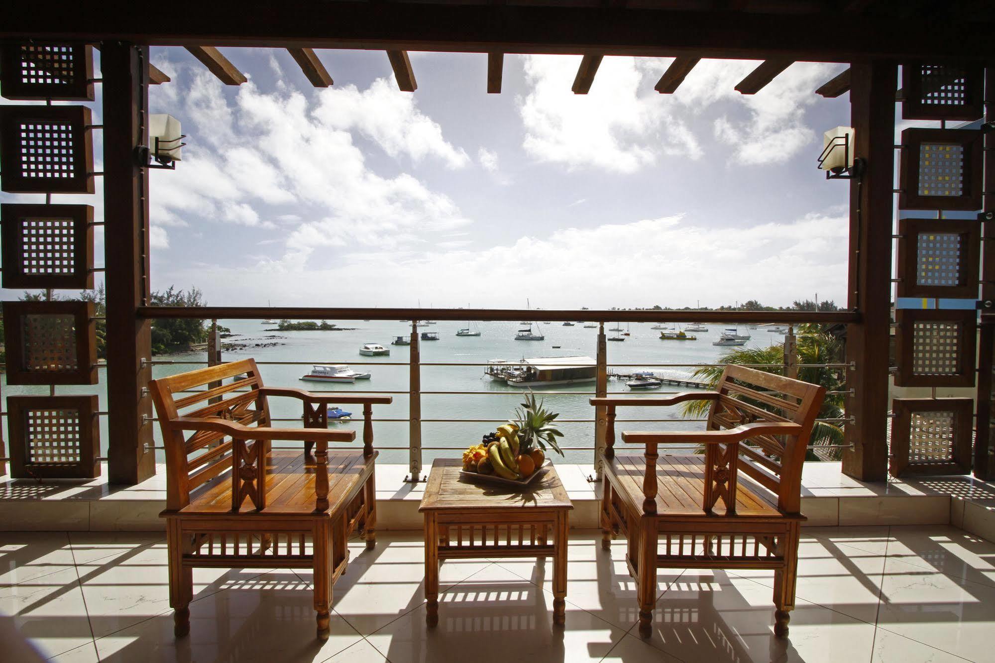 Azure Beach Seafront Hotel Mauritius Exterior foto