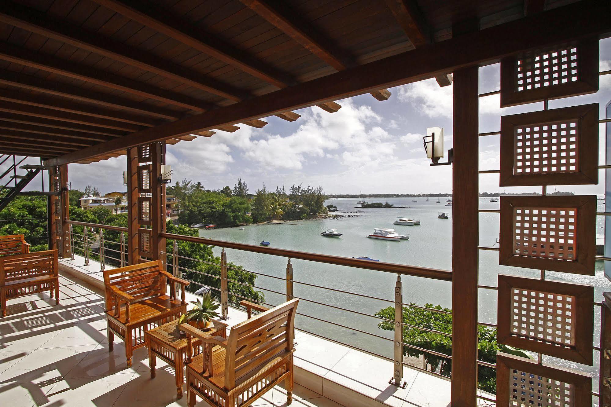 Azure Beach Seafront Hotel Mauritius Exterior foto