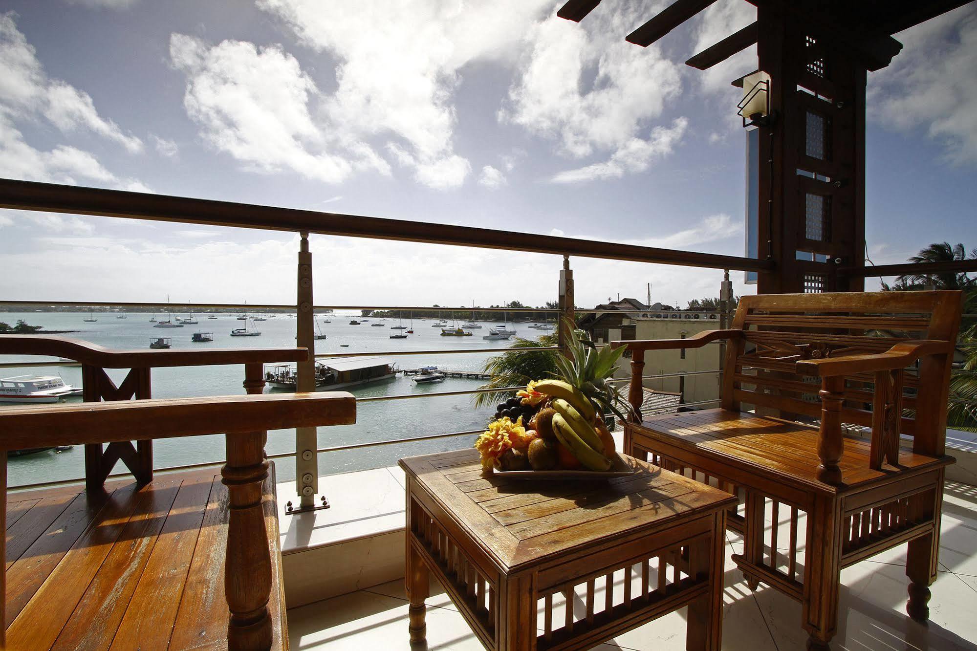 Azure Beach Seafront Hotel Mauritius Exterior foto